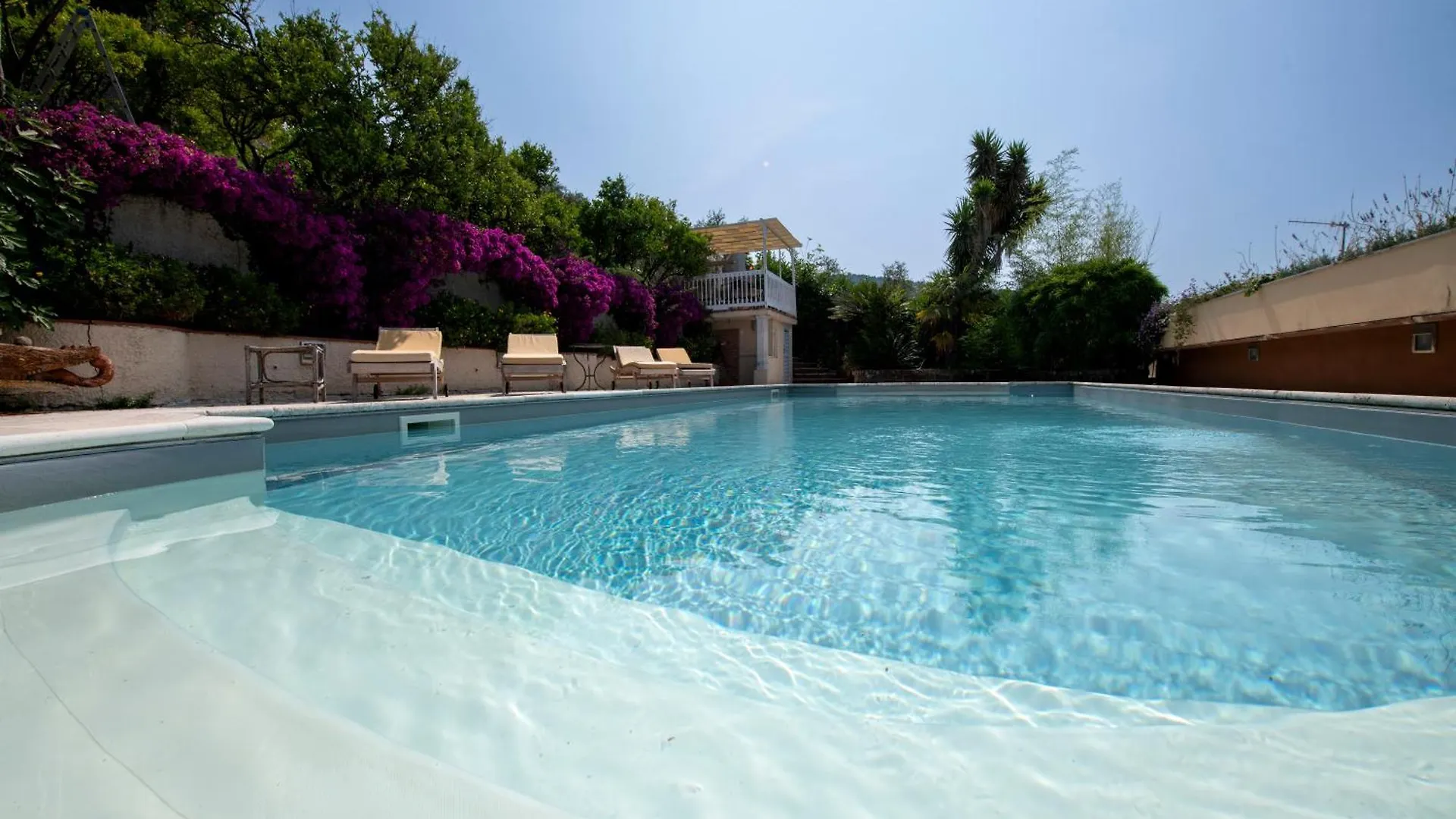 201B - Appartamento In Villa, Relax Nel Verde Di Lavagna, Giardino E Piscina Condivisa 0*, Lavagna Italy